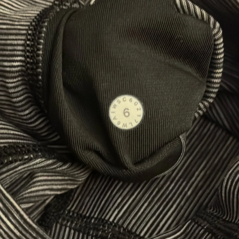 Lululemon Wunder Under Hi-Rise 1/2 Tight (Luxtreme 15”) Wee Are From Space Blk 6